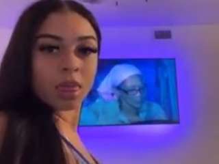 yumyyello nude in hot sex Live chat