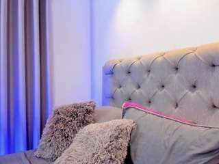 Bubb-less nude in hot sex Live chat