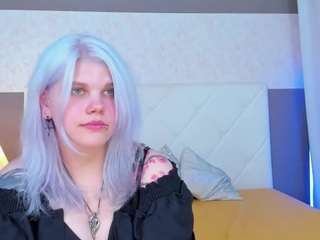 JoannLowe nude in hot sex Live chat