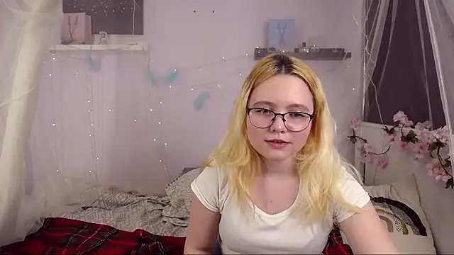 LinaShyFox nude live chat in sexy room