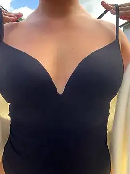Pool_girl nude live chat in sexy room
