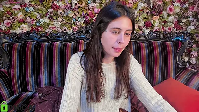 WowEmma nude live chat in sexy room
