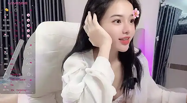 Hangkieu60 nude live chat in sexy room