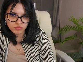 PhoebeLili nude in hot sex Live chat