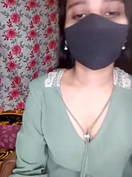 Cute-Tara nude live chat in sexy room