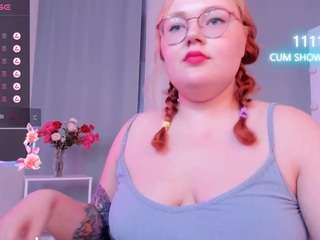 Lana likes bananas nude in hot sex Live chat