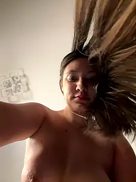 BirdyeLora nude live chat in sexy room