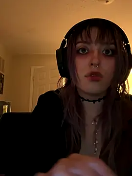 Charliegoodss nude live chat in sexy room