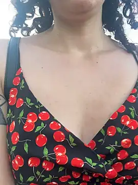 Strawberry_queen91 nude live chat in sexy room