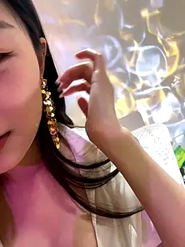 Sweet-woman nude live chat in sexy room