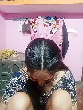 Cute-Simmi nude live chat in sexy room