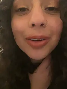 Fayfay2002 nude live chat in sexy room