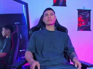 Massimo-02 nude in hot sex Live chat