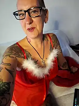 MILF_Emma_ nude live chat in sexy room