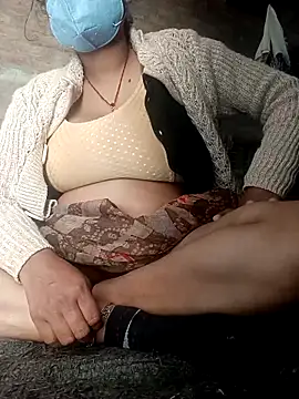 Lattika-Bhabhi nude live chat in sexy room