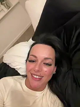 Juicylucie nude live chat in sexy room
