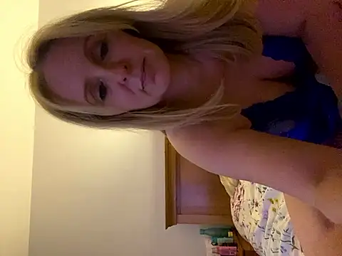 Mistress-LillyRose nude live chat in sexy room