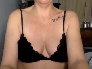 MistressBee nude in hot sex Live chat