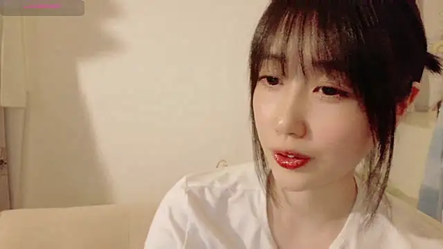 Momotaro-ch nude live chat in sexy room