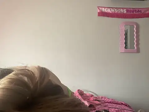 BedroomBarbie nude live chat in sexy room