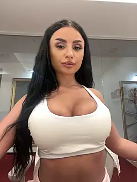 IsabelleHunt nude live chat in sexy room