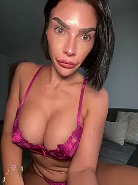 Krissiswrld- nude live chat in sexy room