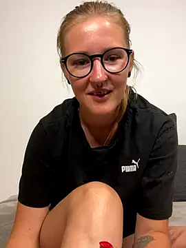 LauraLuxxx nude live chat in sexy room
