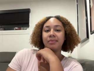 LolaSkyyJuicy nude in hot sex Live chat