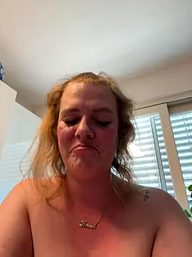 Curvyveri93 nude live chat in sexy room