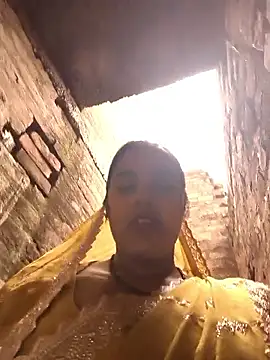 Naughty-Priyanka nude live chat in sexy room