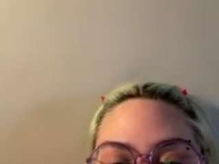 Qu33nBee nude in hot sex Live chat
