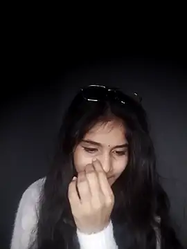 Sexey-Puja nude live chat in sexy room