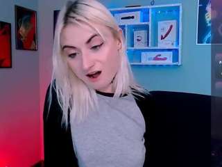 zaina-kiss nude in hot sex Live chat