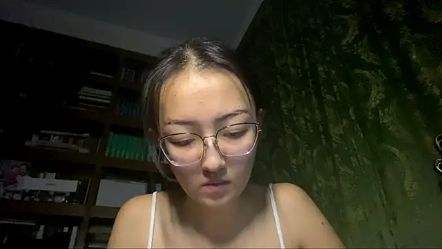 LinaClous nude live chat in sexy room