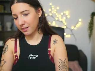 Caylinn18 nude in hot sex Live chat