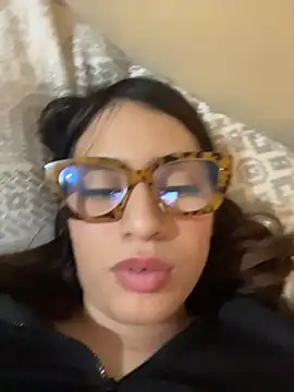 Romyamo nude live chat in sexy room