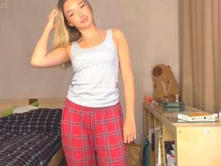 LeonardaPiertraccini nude in hot sex Live chat
