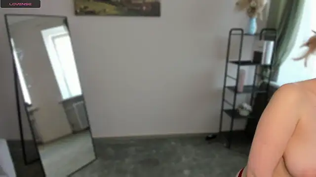 PeiLoynd nude live chat in sexy room