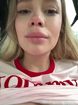 Girl-Mia nude live chat in sexy room