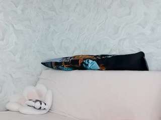 YaelHuckaby nude in hot sex Live chat