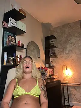CharlottemilfUKx nude live chat in sexy room