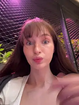 -missbehaving- nude live chat in sexy room